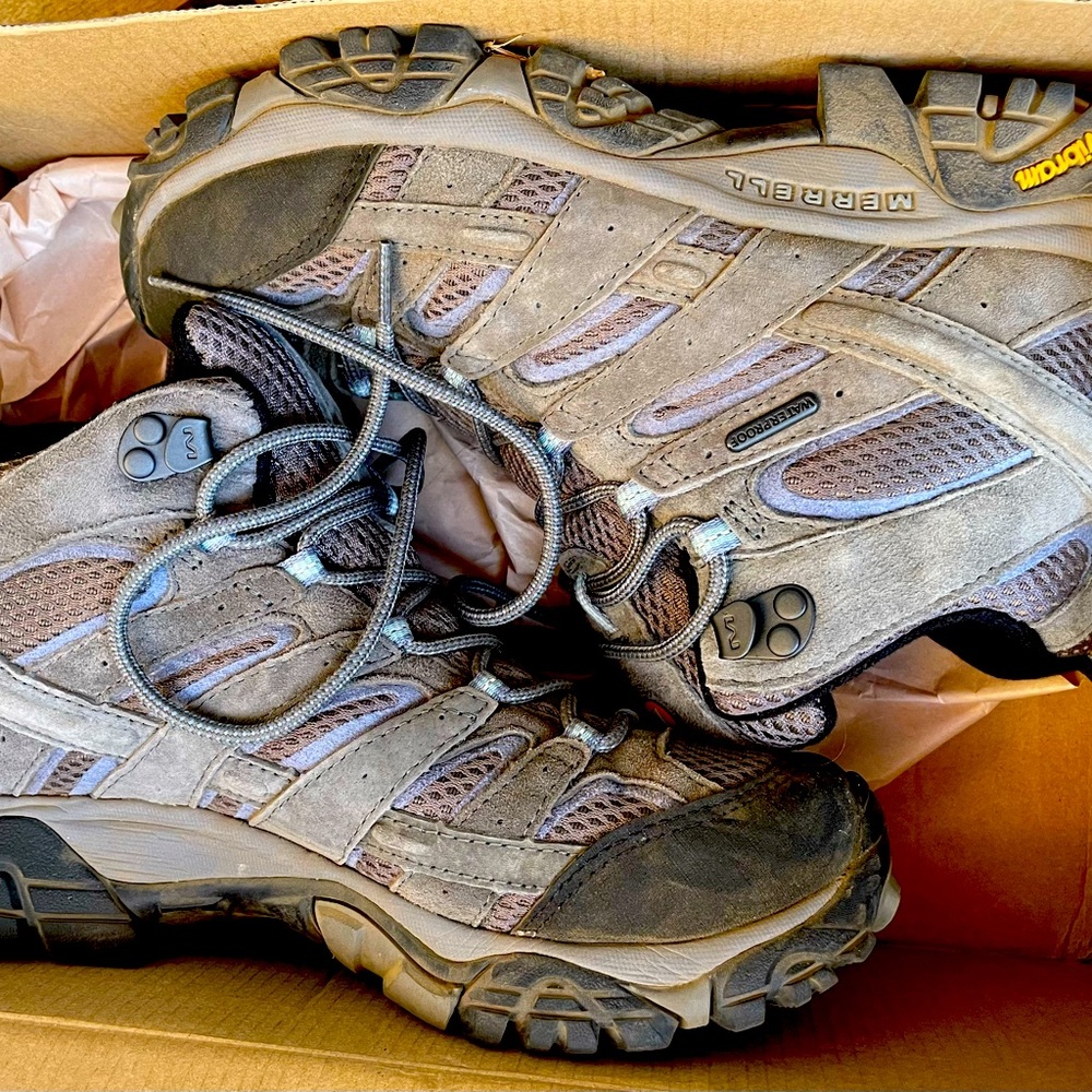 Merrell Moab 2 Mid Waterproof hiking boots - size 8